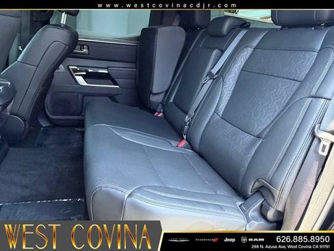 Used 2025 Toyota Tundra Limited AWD/4WD image 32