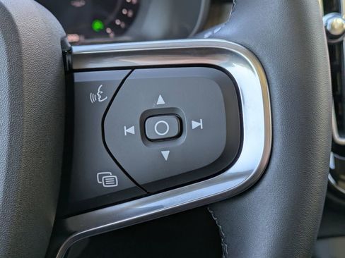 Used 2026 Volvo XC40 B4 Core image 34