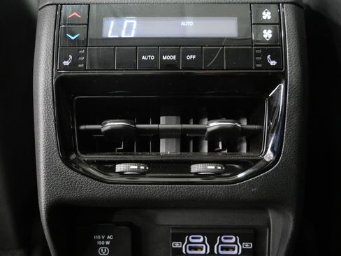 Used 2023 Jeep Grand Cherokee L Limited w/ Luxury Tech Group II AWD/4WD image 27