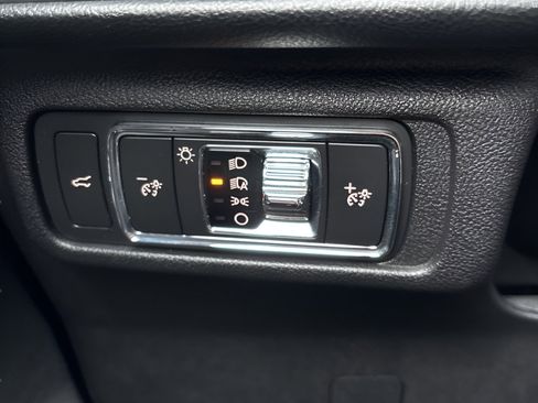 Used 2022 Lincoln Corsair Reserve image 11