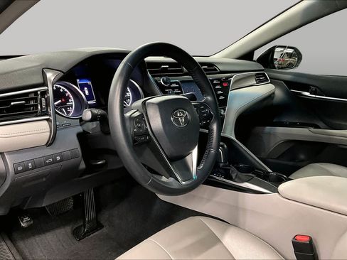 Used 2018 Toyota Camry SE FWD image 17