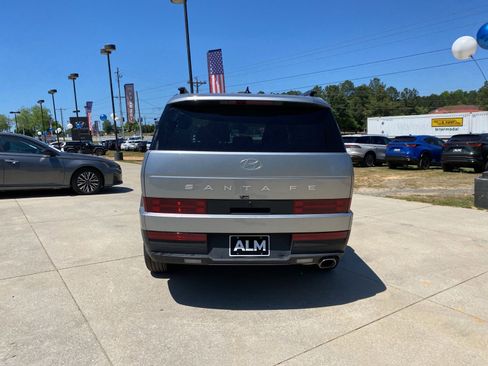 Used 2025 Hyundai Santa Fe SEL FWD image 5