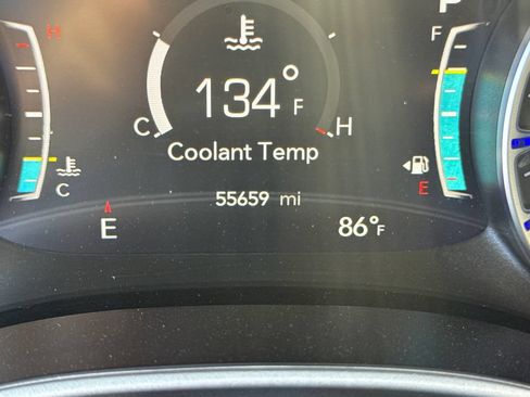 Used 2024 Chrysler Pacifica Touring-L FWD image 21