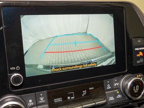 Used 2023 Toyota Highlander XLE image 17