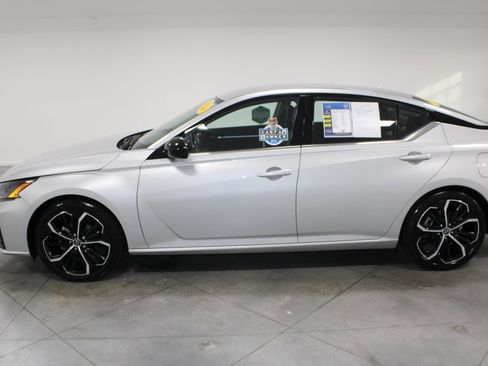 Used 2024 Nissan Altima 2.5 SR image 6