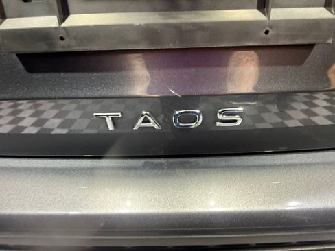 Used 2023 Volkswagen Taos SE w/ Panoramic Sunroof Package FWD image 24
