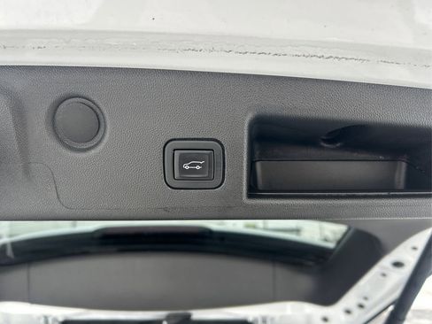 Used 2023 Chevrolet Equinox LT image 24