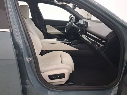 Used 2025 BMW 530i image 32