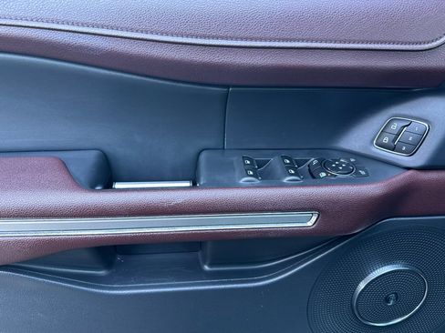 Used 2022 Ford Expedition Max Limited image 12