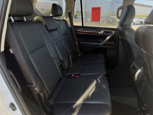 Used 2018 Lexus GX 460 Premium w/ Premium Package image 24
