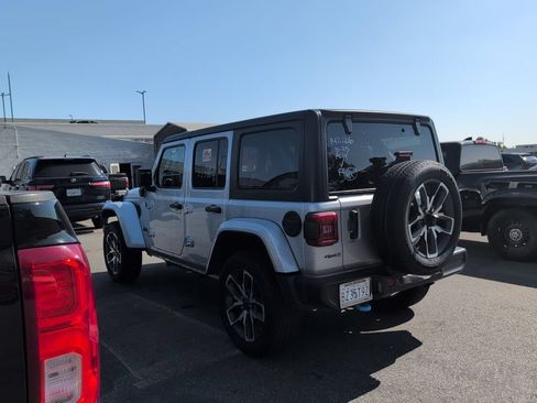 Used 2024 Jeep Wrangler Unlimited w/ Convenience Group AWD/4WD image 5