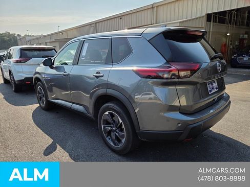 Used 2024 Nissan Rogue SV FWD image 8