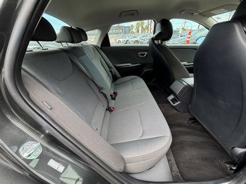 Used 2025 Kia K4 FWD image 38