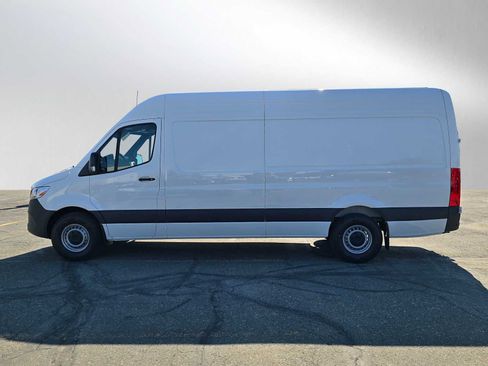 Used 2024 Mercedes-Benz Sprinter 2500 image 6