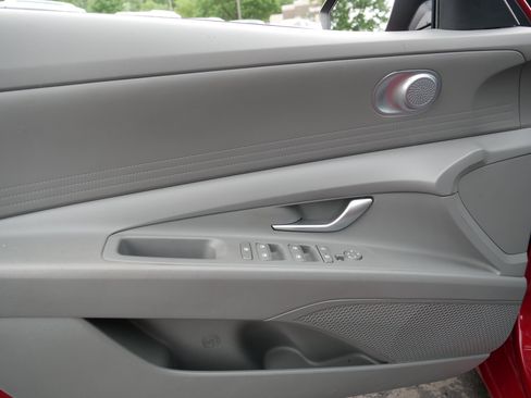 Used 2023 Hyundai Elantra SEL FWD image 15