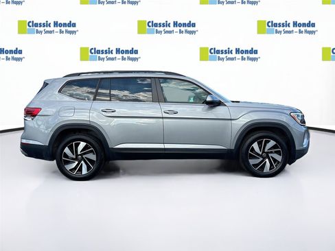 Used 2025 Volkswagen Atlas SE FWD image 9