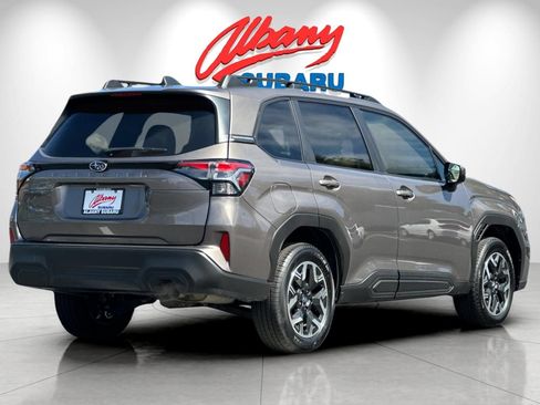 Used 2025 Subaru Forester Premium AWD/4WD image 4