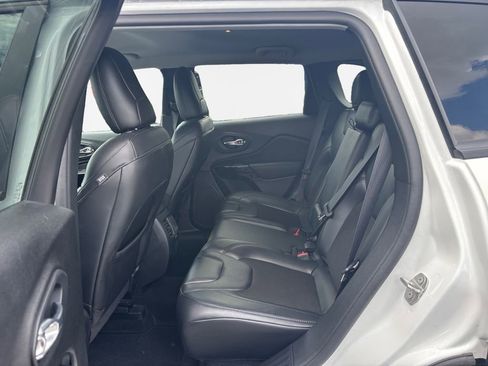 Used 2021 Jeep Cherokee Latitude Plus AWD/4WD image 21