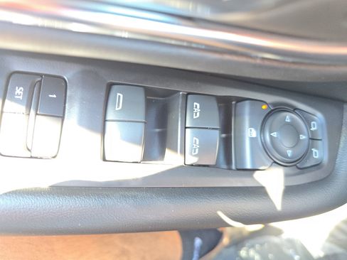 Used 2024 GMC Yukon SLT RWD image 26