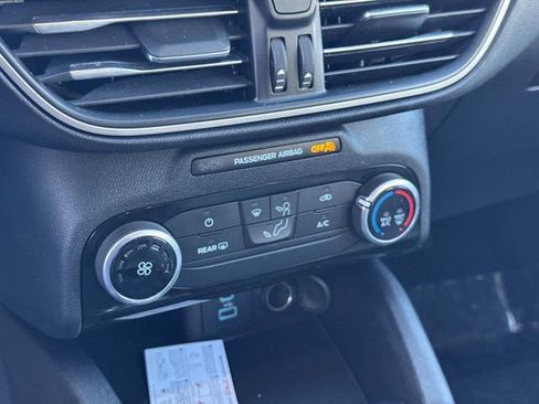 Used 2022 Ford Escape SE w/ SE Sport Appearance Package image 24