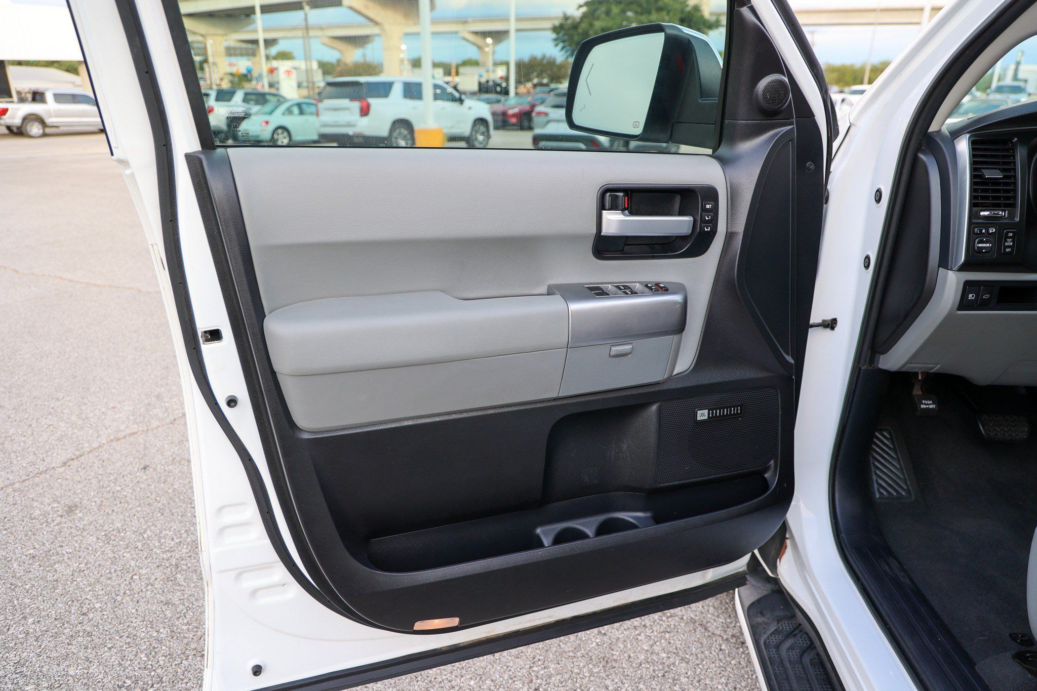 Used 2020 Toyota Sequoia Limited w/ Safety & Convenience Package AWD/4WD image 33