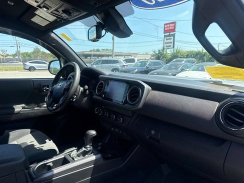 Used 2020 Toyota Tacoma TRD Off-Road w/ Technology Package AWD/4WD image 20