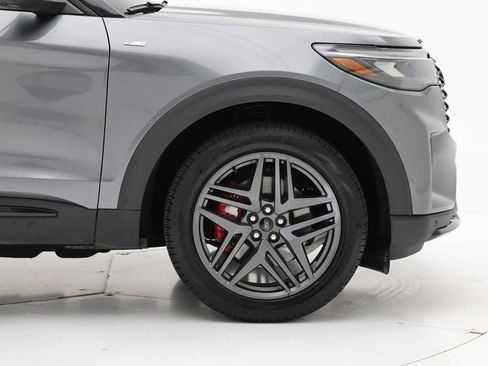 Used 2025 Ford Explorer ST-Line w/ ST-Line Street Pack image 3