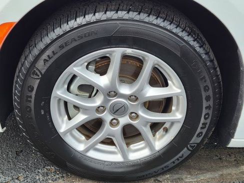 Used 2023 Chrysler Voyager LX FWD image 5