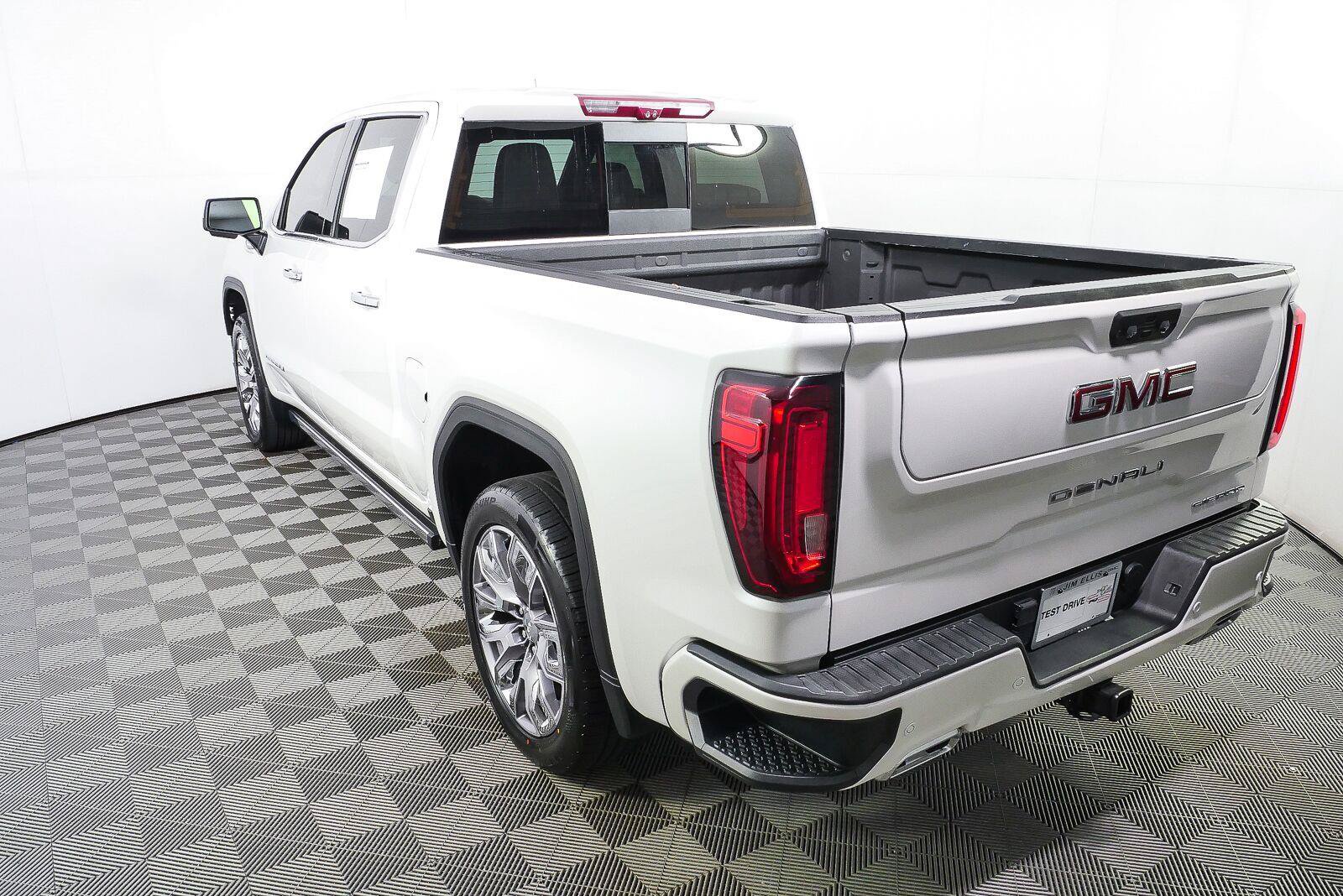 Used 2023 GMC Sierra 1500 Denali w/ Denali Reserve Package AWD/4WD image 25