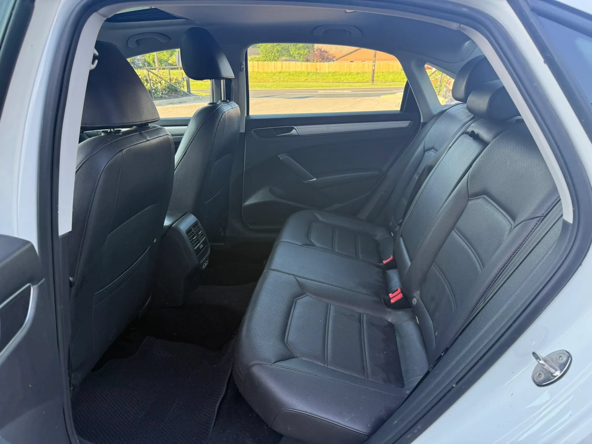 Used 2019 Volkswagen Passat 2.0T Wolfsburg FWD image 16