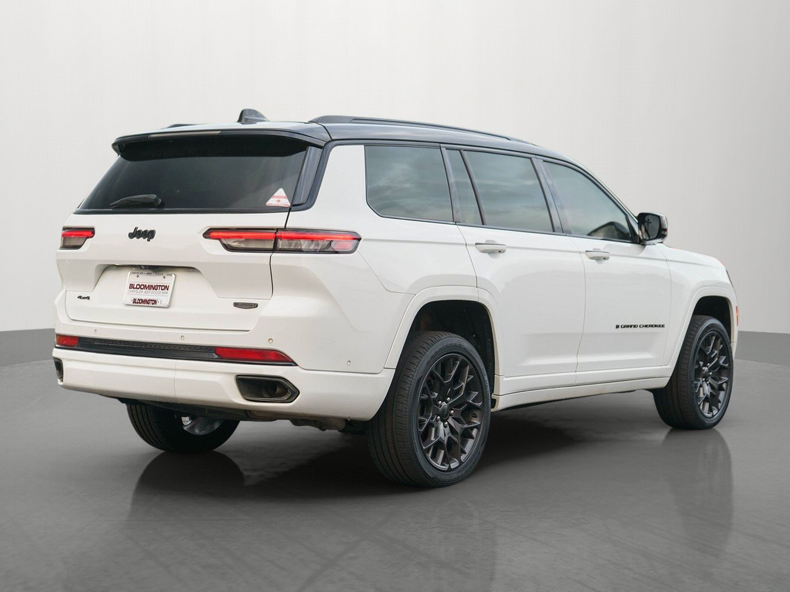 Used 2023 Jeep Grand Cherokee L Summit w/ High Altitude Package AWD/4WD image 7