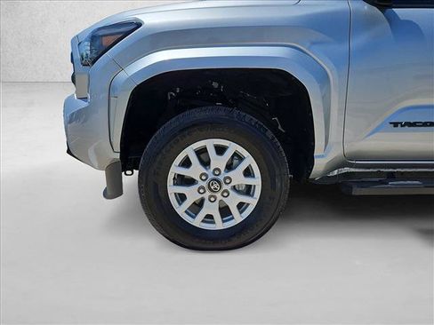 Used 2025 Toyota Tacoma SR5 AWD/4WD image 23