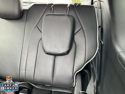 Used 2023 Chrysler Pacifica Limited w/ Uconnect Theater Family Group FWD image 32