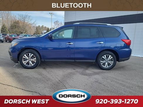 Used 2020 Nissan Pathfinder SV image 2