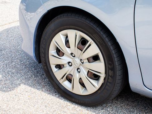 Used 2013 Toyota Yaris LE FWD image 5
