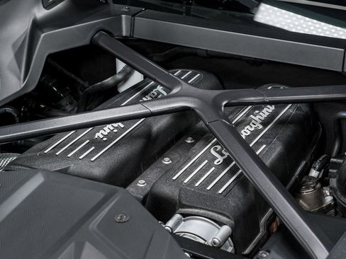 Used 2023 Lamborghini Huracan EVO image 56