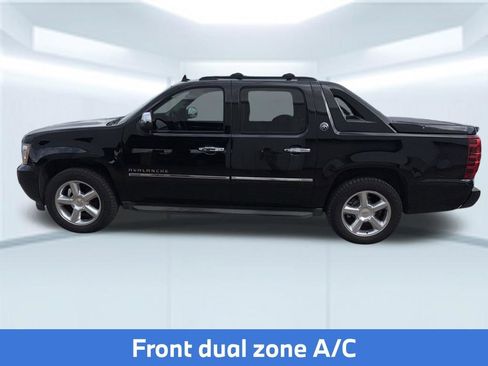 Used 2013 Chevrolet Avalanche LTZ RWD image 20