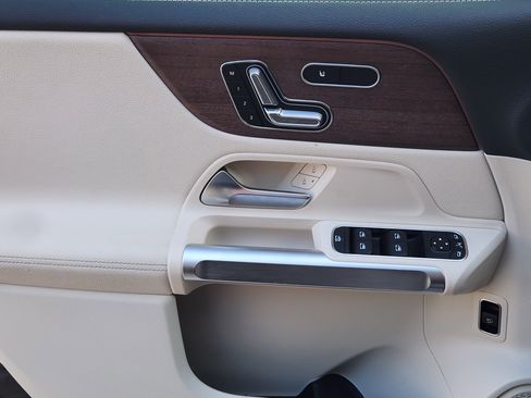 Certified 2023 Mercedes-Benz EQB 300 4MATIC image 24