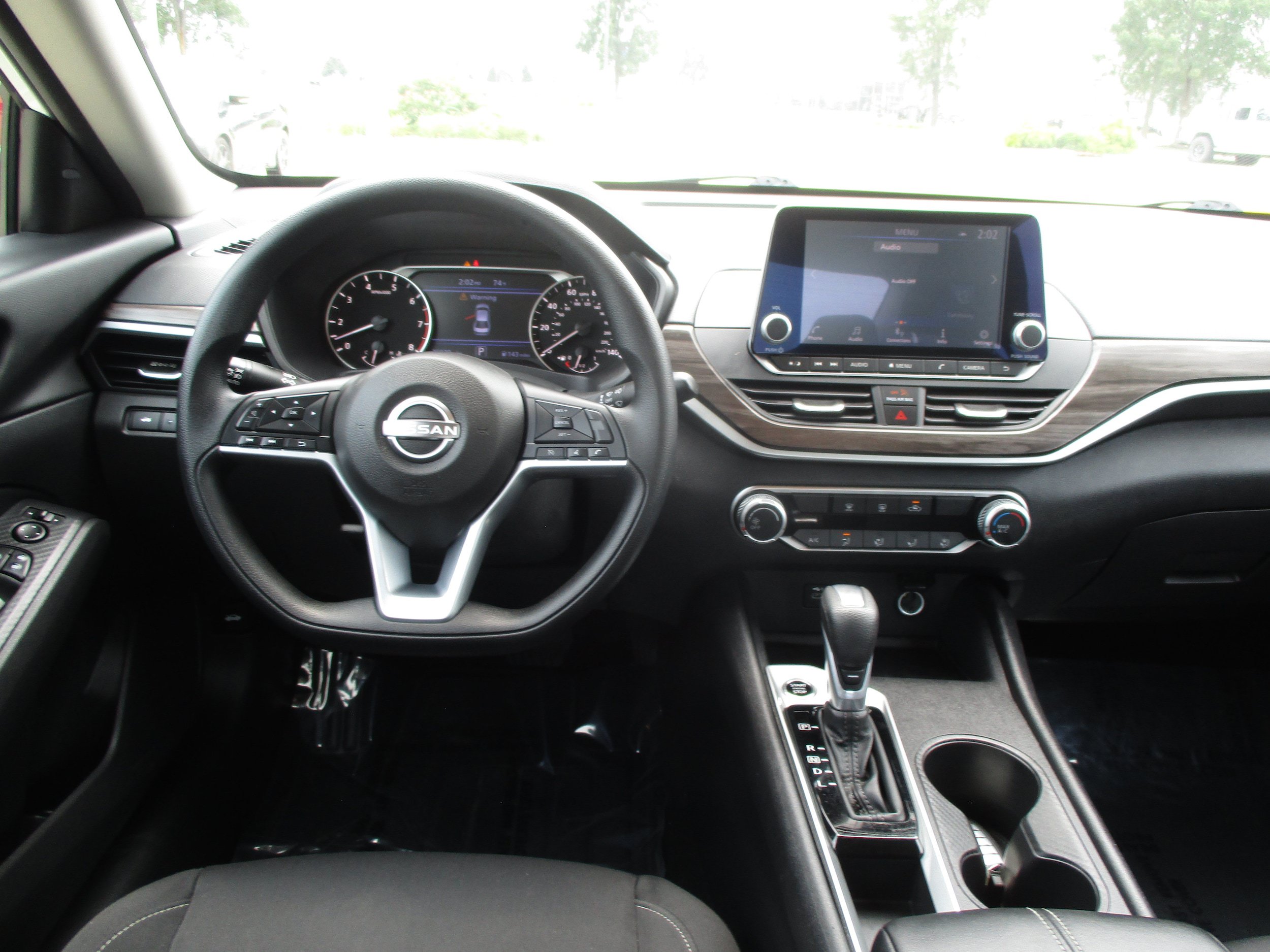 Used 2025 Nissan Altima 2.5 SV FWD image 13