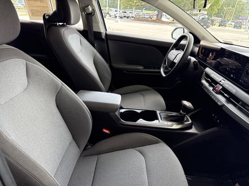 Used 2025 Kia K4 FWD image 30