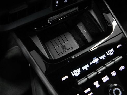 Certified 2024 Porsche Cayenne Coupe AWD/4WD image 25