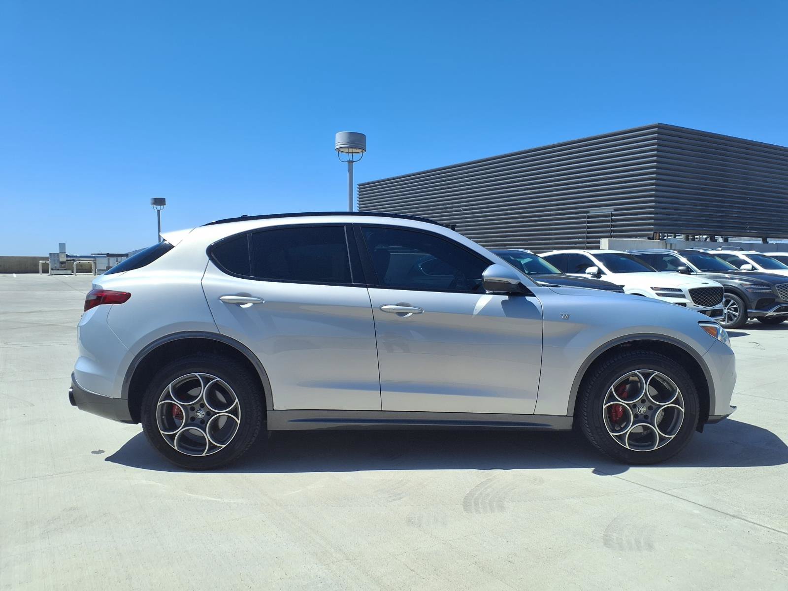 Used 2022 Alfa Romeo Stelvio Ti AWD/4WD image 7