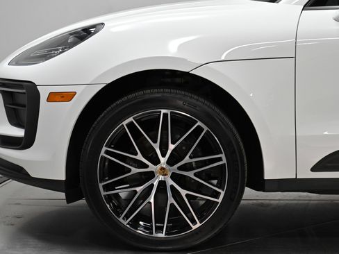 Used 2023 Porsche Macan image 50
