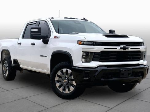 Used 2024 Chevrolet Silverado 2500 Custom w/ Custom Convenience Package AWD/4WD image 3