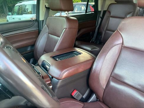 Used 2020 Chevrolet Tahoe Premier w/ Premier 6.2L Value Package RWD image 24