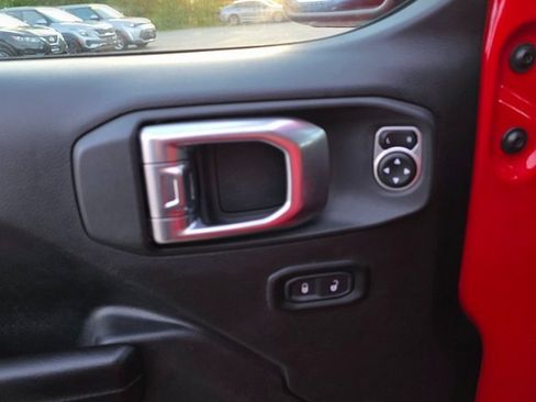 Used 2018 Jeep Wrangler Unlimited Sport S image 24