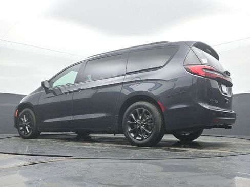 Used 2021 Chrysler Pacifica Touring w/ Cold Weather Group image 48