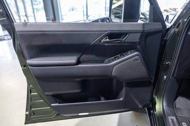 Used 2025 Lexus GX 550 w/ Cold Area Package AWD/4WD image 35