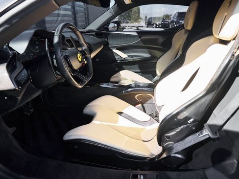 Used 2022 Ferrari SF90 Stradale image 40