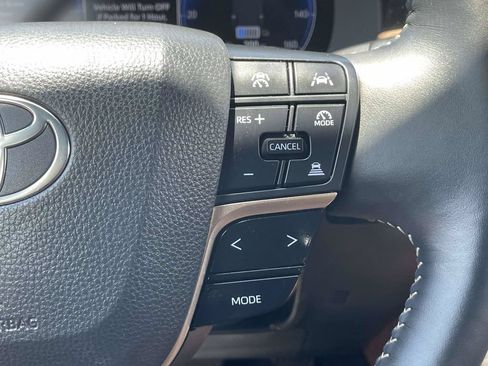 Used 2025 Toyota Crown Signia AWD/4WD image 32